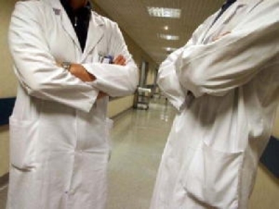 Medici di famiglia come dipendenti? Non risolve i problemi e ne crea altri